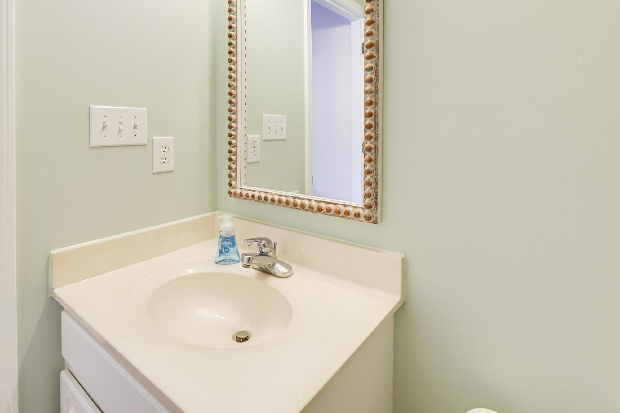 Well-Equipped Emerald Isle Townhome Pets Welcome! Екстер'єр фото