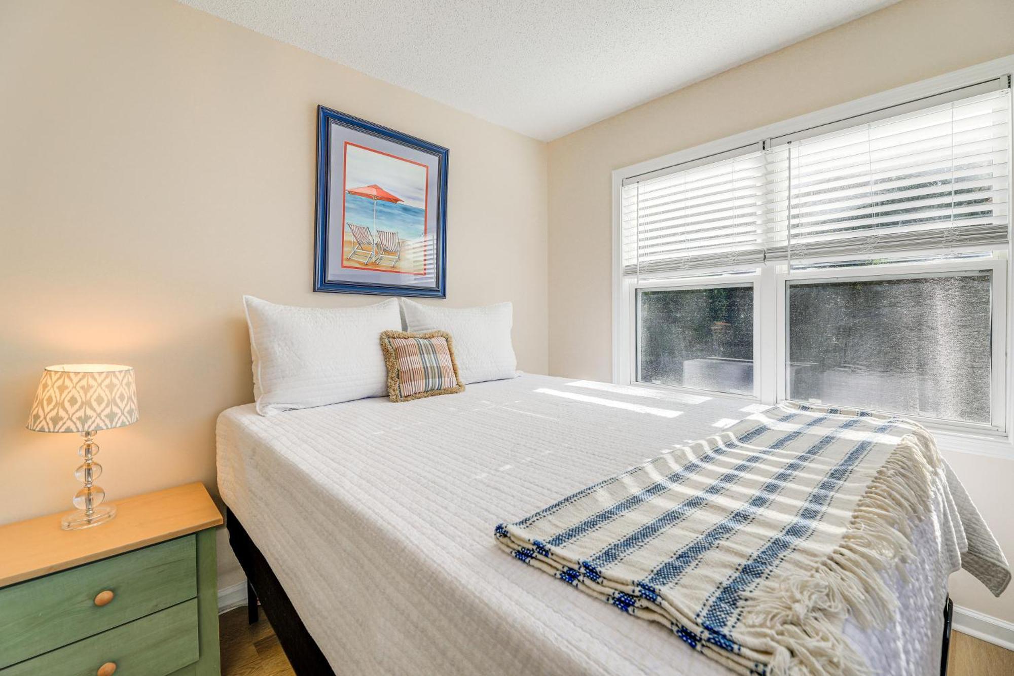 Well-Equipped Emerald Isle Townhome Pets Welcome! Екстер'єр фото